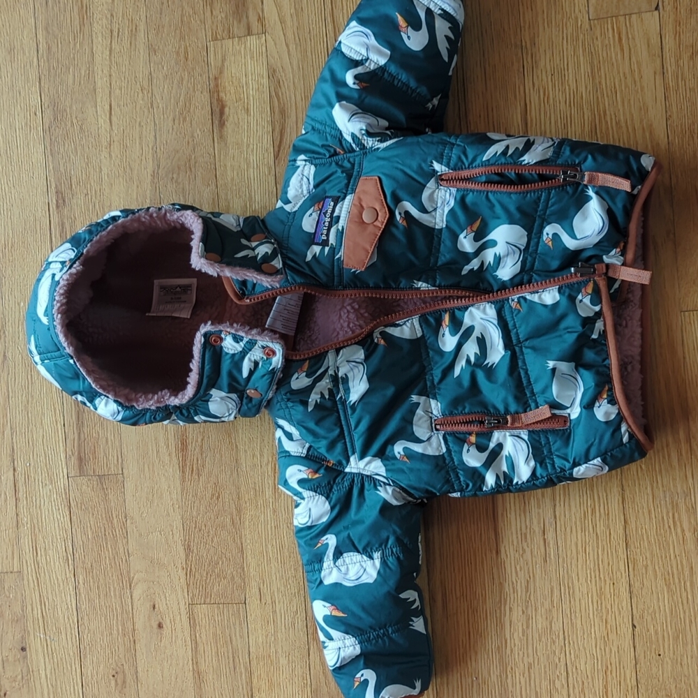 Patagonia 6-12 reversible baby coat